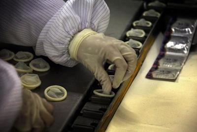 探秘計生用品生產全流程 鏡頭下的精密制造與人文關懷